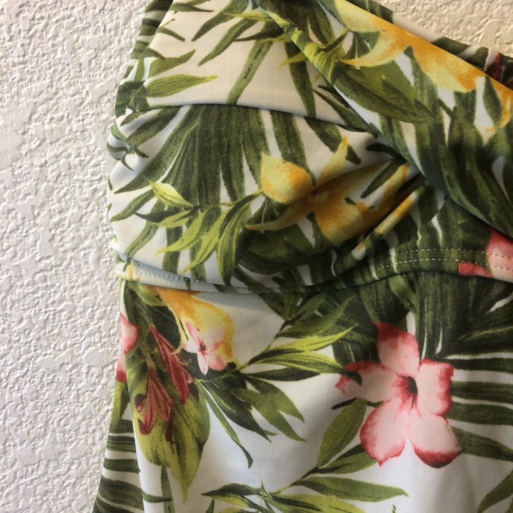 One-Piece Swimsuit - Picture 4 of 4
